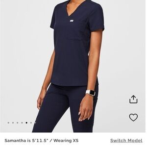 Figs Navy Catarina One pocket Scrub Top Large